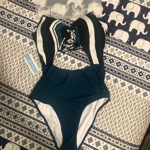 Cupshe Twisted One Piece Swimsuit, NWOT, Small.